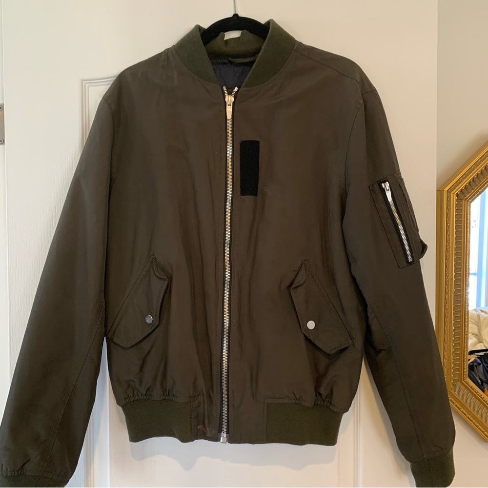 Zara Green Bomber Jacket with Ribbed Collar and Textured Fabric